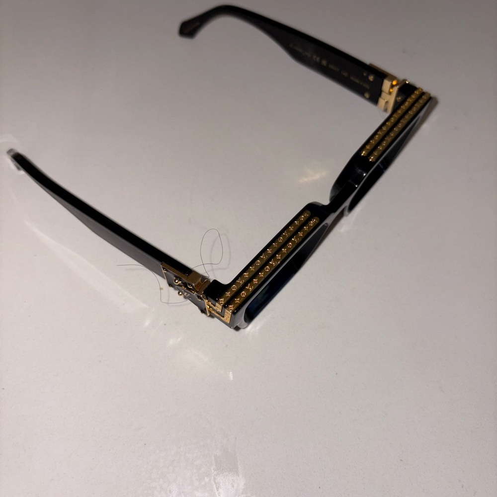 Louis Vuitton Black and Gold Women's Sunglasses - Picture 7 of 7